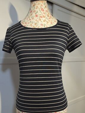 Ann Taylor LOFT Women's Blac and White Striped Short Sleeve Tee SIZE SMALL